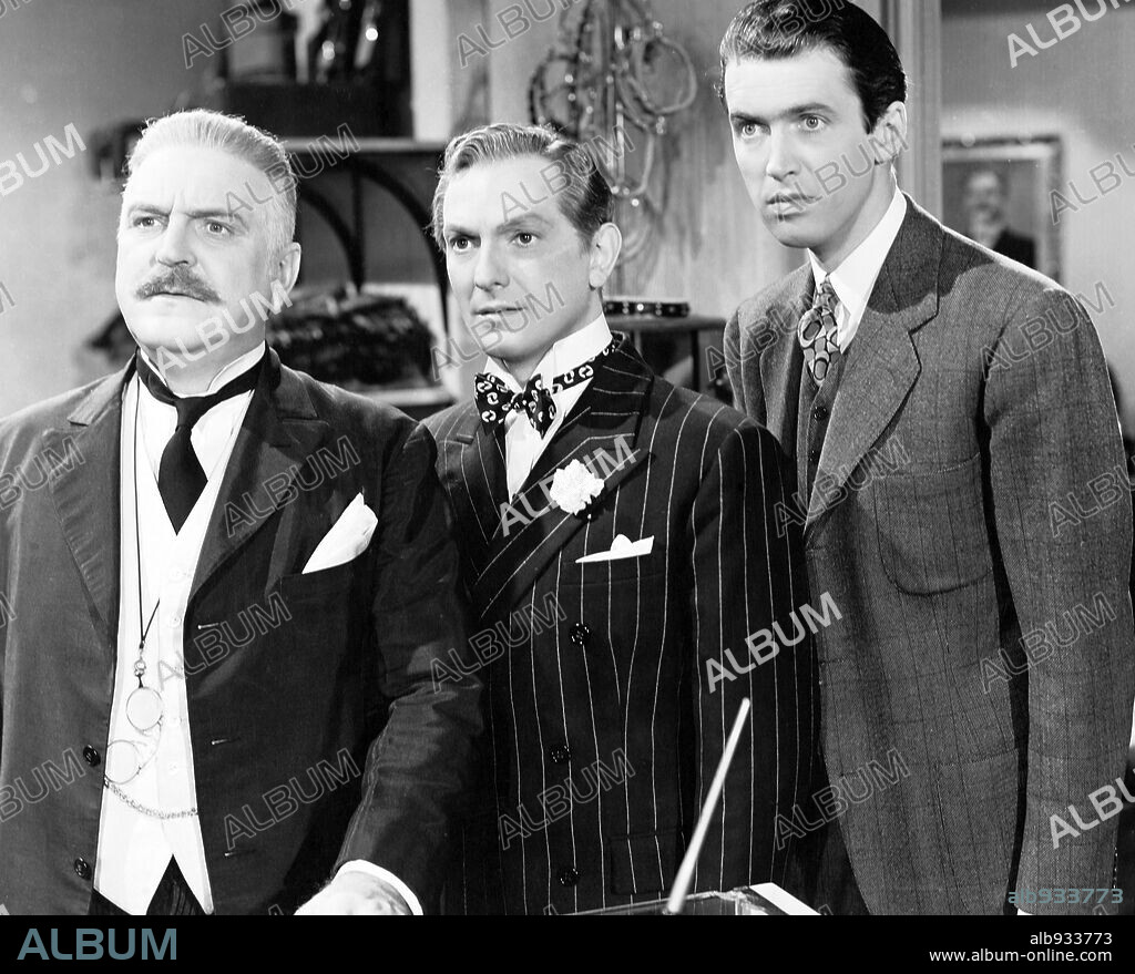 FRANK MORGAN, JAMES STEWART y JOSEPH SCHILDKRAUT en EL BAZAR DE LAS SORPRESAS, 1940 (THE SHOP AROUND THE CORNER), dirigida por ERNST LUBITSCH. Copyright M.G.M.