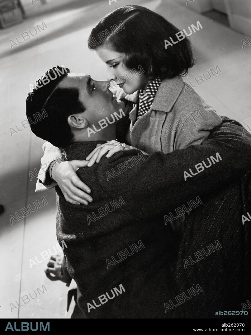 CARY GRANT and KATHARINE HEPBURN in HOLIDAY, 1938, directed by GEORGE CUKOR. Copyright COLUMBIA PICTURES.