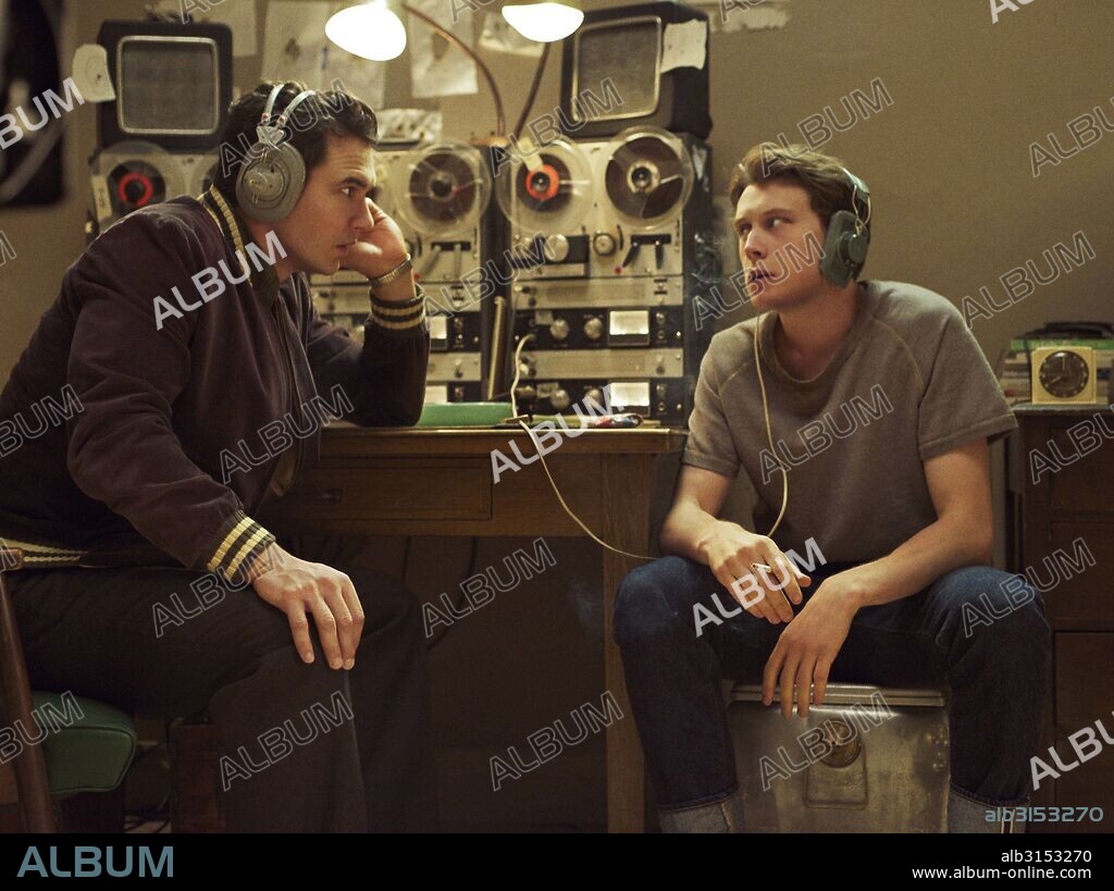 GEORGE MACKAY and JAMES FRANCO in 11.22.63, 2016, directed by JAMES KENT and KEVIN MACDONALD. Copyright BAD ROBOT/WARNER BROS. TELEVISION.