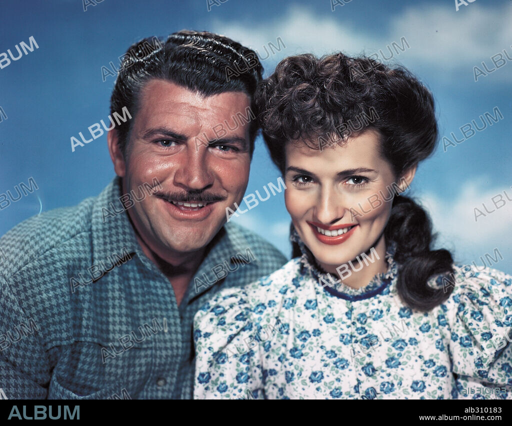 BRENDA MARSHALL and ROBERT PRESTON in WHISPERING SMITH, 1948, directed by LESLIE FENTON. Copyright PARAMOUNT PICTURES.