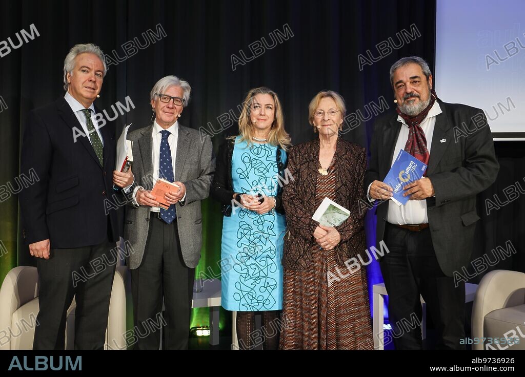 Madrid, 28/12/2022. Soledad Puértolas, Pío Caro Baroja, Carmen Caro, Iñaki Ezquerra y Carlos Aganzo en el Aula de Cultura de ABC '150 años de Baroja, memoria y homenaje'. Foto: Tania Sieira. ARCHDC.