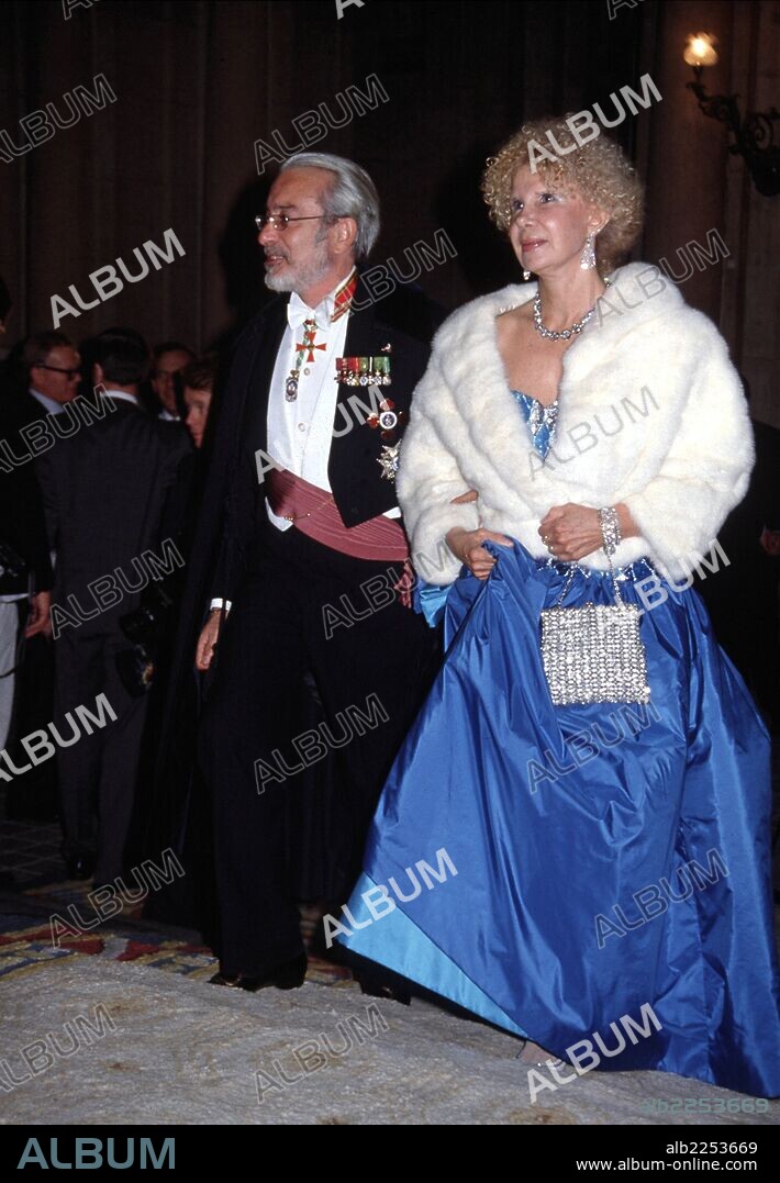 DUQUESA DE ALBA , CAYETANA DE ALBA. ARISTOCRATA ESPAÑOLA. FOTO AÑO 1996 CON SU ESPOSO JESUS AGUIRRE.