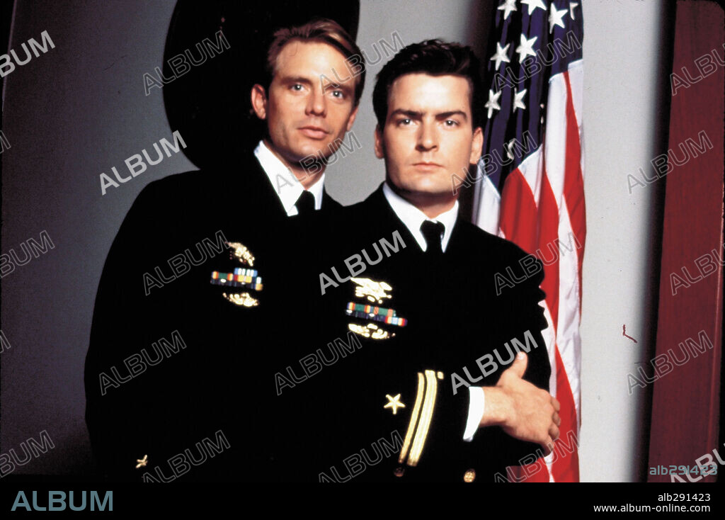CHARLIE SHEEN and MICHAEL BIEHN in NAVY SEALS, 1990, directed by LEWIS TEAGUE. Copyright ORION PICTURES.
