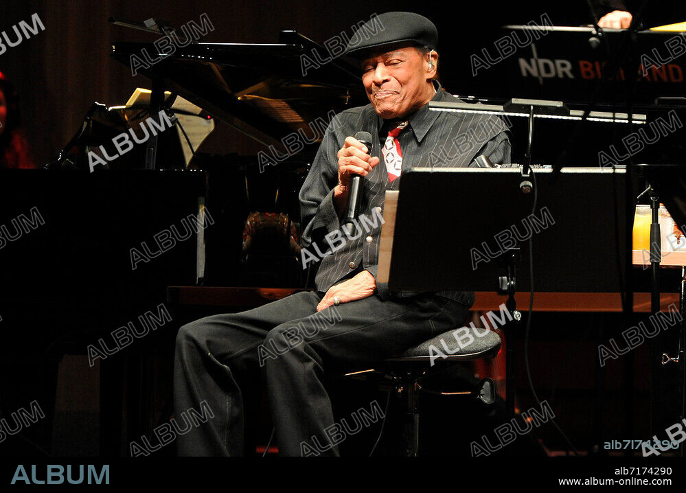 Al Jarreau und NDR Bigband - der amerikanische Jazz-, Pop- und Rhythm-and-Blues-Saenger bei den Jazznights  - Konzert am 31.10.2016 in der Hamburger Laeiszhalle, Musikhalle.

KEINE PERSOENLICHKEITSRECHTE VORHANDEN, NUR FUER REDAKTIONELLE VERWENDUNG, KEINE WERBUNG. KEINE WEITERGABE AN DRITTE.