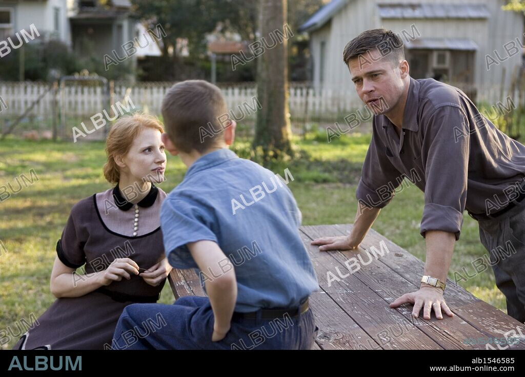 BRAD PITT y JESSICA CHASTAIN en EL ÁRBOL DE LA VIDA, 2011 (THE TREE OF LIFE), dirigida por TERRENCE MALICK. Copyright PLAN B ENTERTAINMENT.