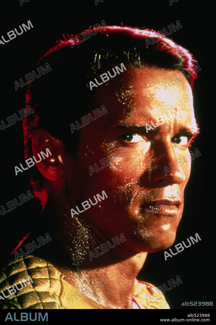 ARNOLD SCHWARZENEGGER en PERSEGUIDO, 1987 (THE RUNNING MAN), dirigida por PAUL MICHAEL GLASER. Copyright TRI STAR PICTURES.