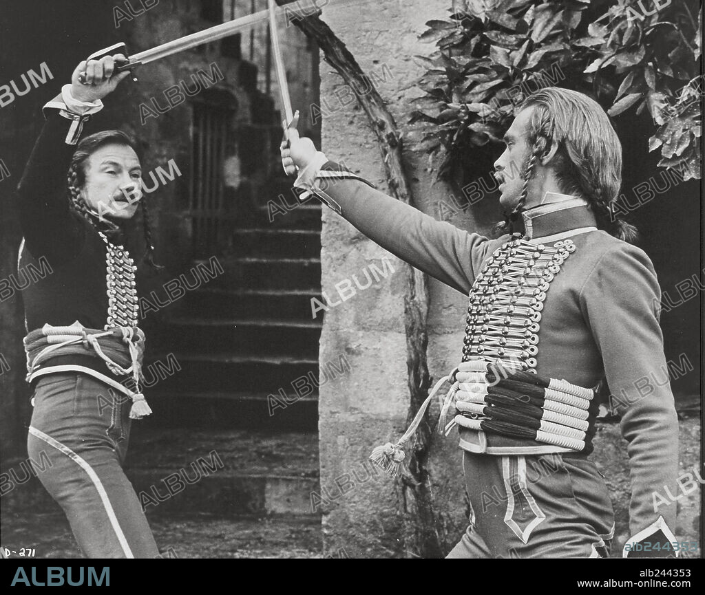 HARVEY KEITEL and KEITH CARRADINE in THE DUELLISTS, 1977, directed by RIDLEY SCOTT. Copyright PARAMOUNT PICTURES.