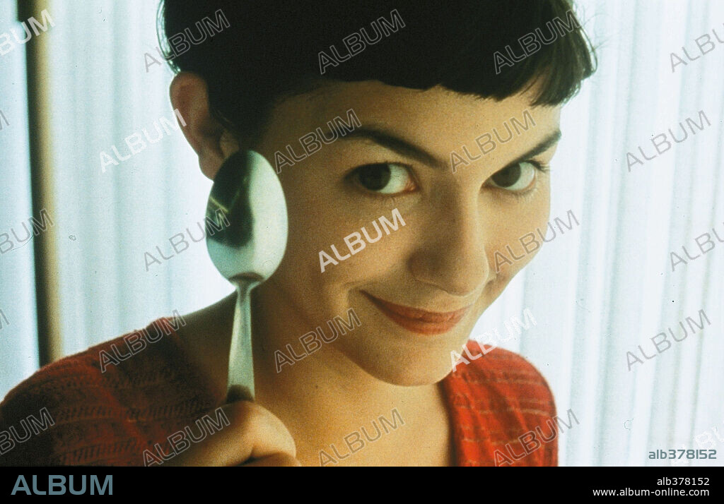 AUDREY TAUTOU in AMÉLIE, 2001 (LE FABULEUX DESTIN D'AMÉLIE POULAIN), directed by JEAN-PIERRE JEUNET. Copyright VICTORIE PRODUCTIONS/UGC IMAGES/TAPIOCA FILMS/FRANCE 3 CINEM.