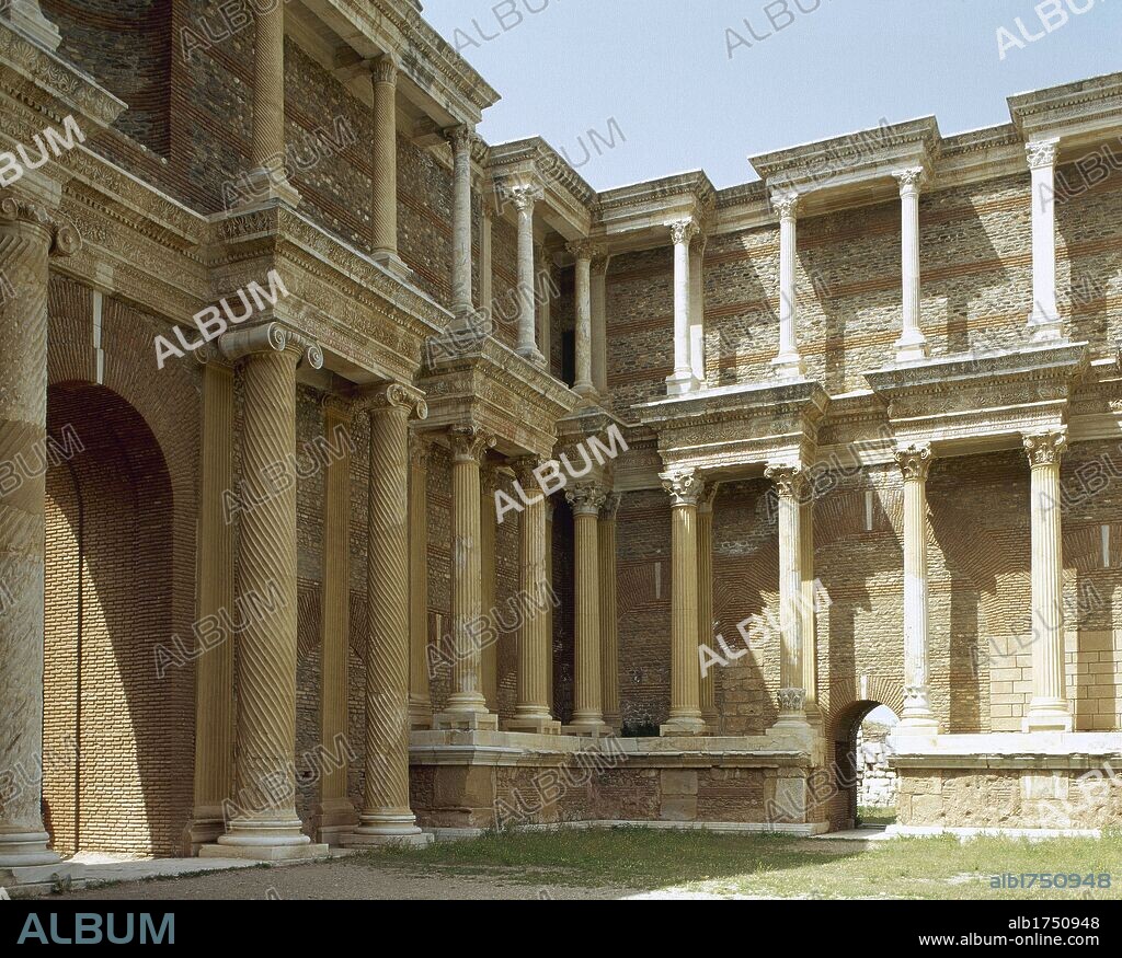 ARTE ROMANO. ASIA MENOR. SARDIS. Antigua ciudad griega. Vista parcial del patio interior del GIMNASIO, con su PORTICO de galería doble. Ejemplo de la arquitectura del período de los Severos (193-235). TURQUIA. Península Anatólica.