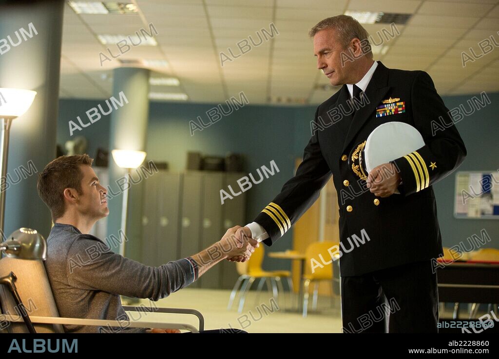 CHRIS PINE y KEVIN COSTNER en JACK RYAN: OPERACION SOMBRA, 2013 (JACK RYAN: SHADOW RECRUIT), dirigida por KENNETH BRANAGH. Copyright DI BONAVENTURA PICTURES.