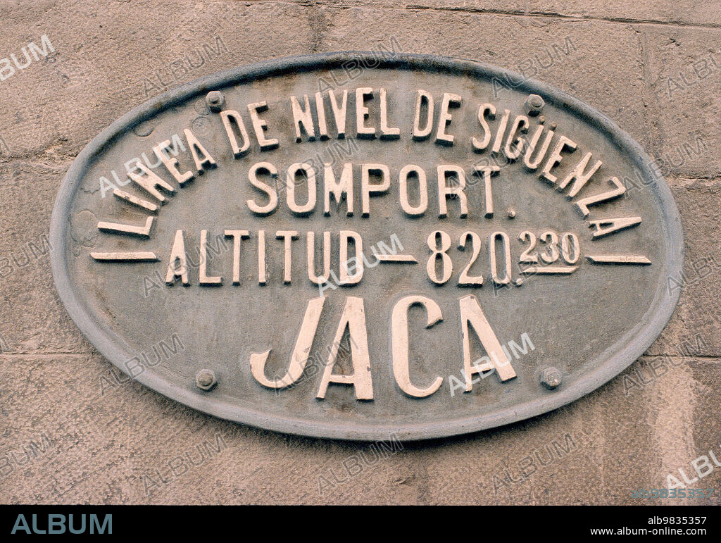 PLACA DE ALTITUD DE JACA SOBRE HUESCA.
