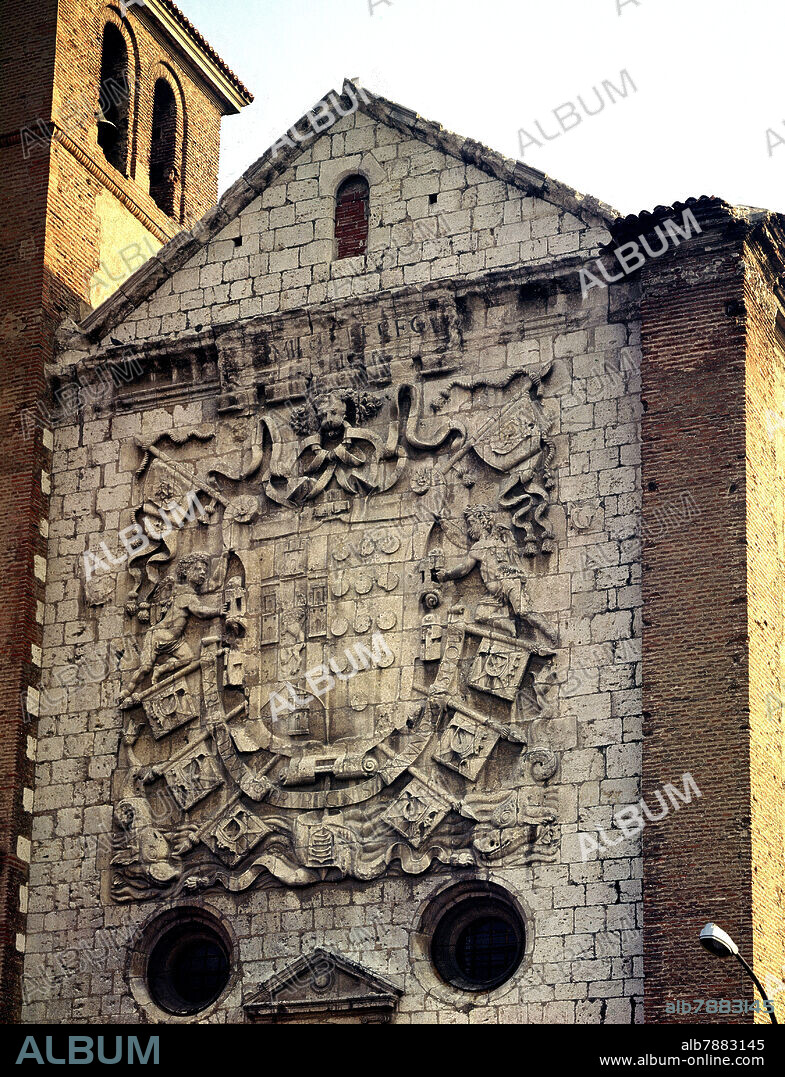 RODRIGO GIL DE HONTAÑON (1505-1577). FACHADA - 1566 - ESCUDO DE ARMAS DEL OBISPO PEDRO DE LA GASCA - RENACIMIENTO ESPAÑOL - FOTO AÑOS 60.