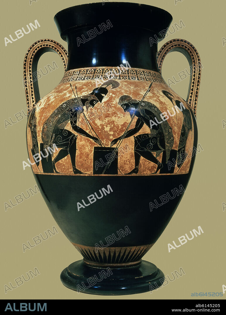 EXEKIAS. ANFORA ATICA DE FIGURAS NEGRAS CON AQUILES Y AYAX ARMADOS CONCENTRADOS EN EL JUEGO DE DADOS O MORRA, 540/530 AC.