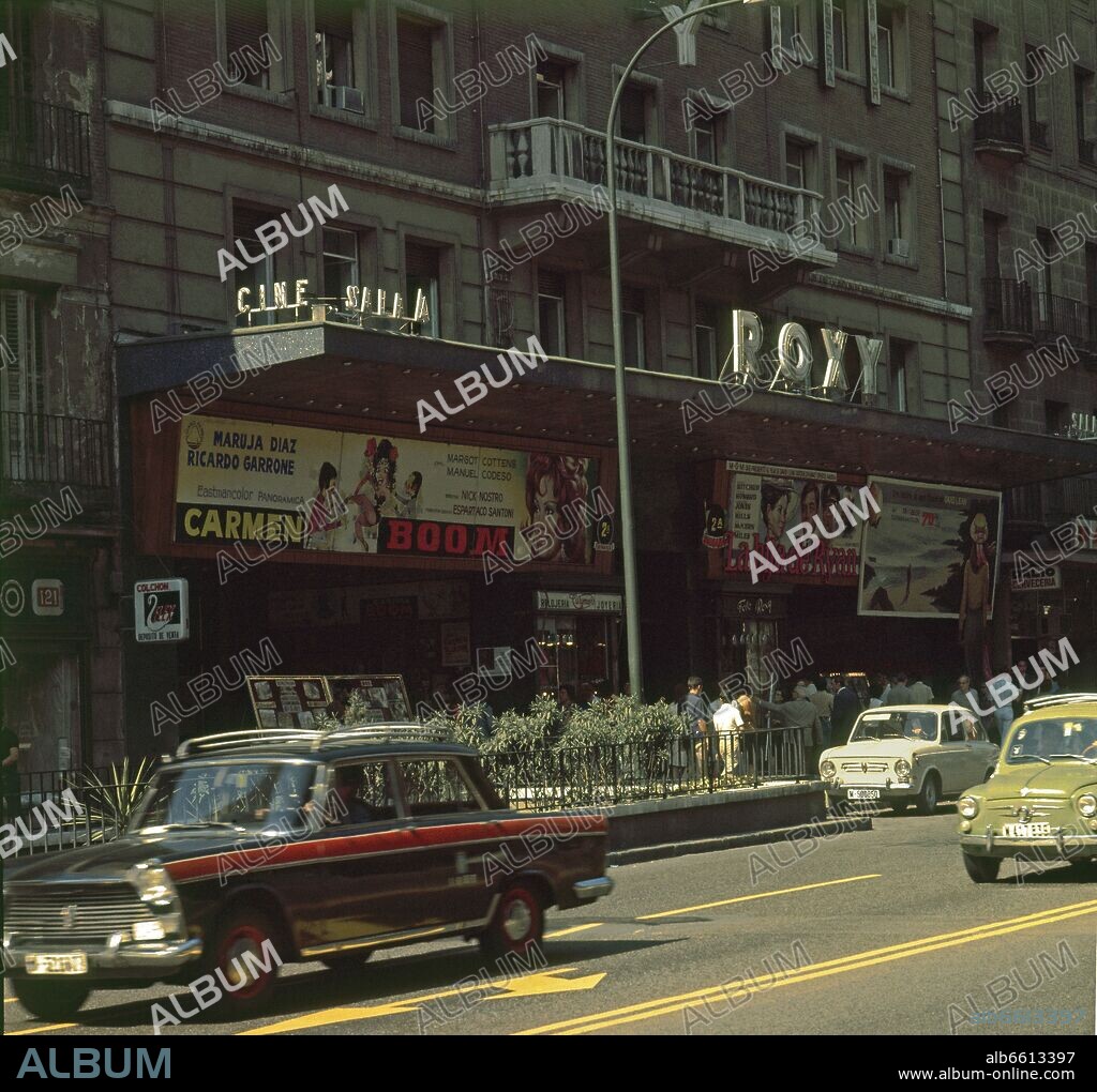 CALLE FUENCARRAL- CINE ROXY- TAXI  SEAT 1500 EN LOS AÑOS 60.