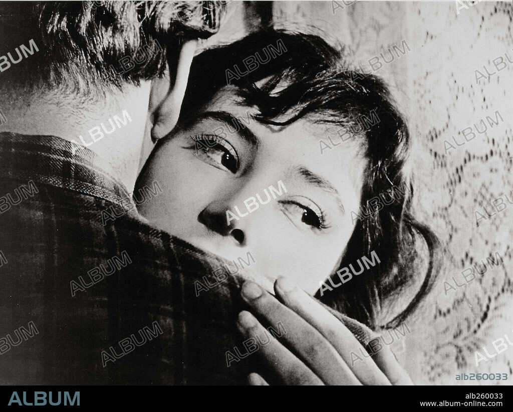 TATIANA SAMOILOVA en CUANDO PASAN LAS CIGÜEÑAS, 1957 (LETJAT ZHRAVLI), dirigida por MIKHAIL KALATOZOV.