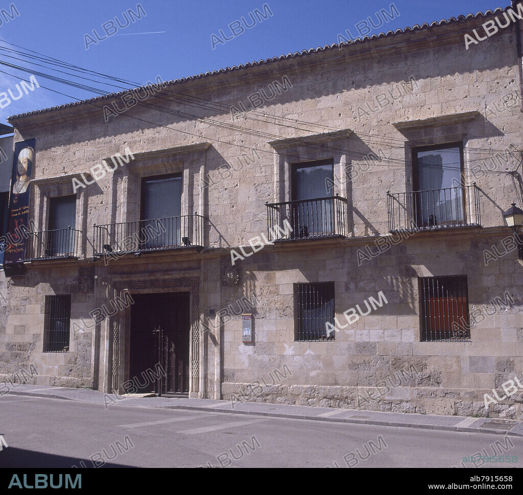 FACHADA DEL PALACIO DEL MARQUES DE FALCES - S XVI - ACTUALMENTE CASA DE CULTURA.