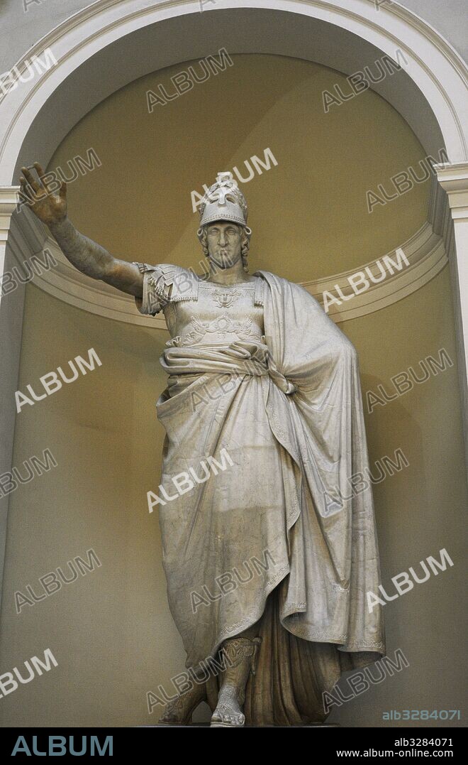 Fernando I Borbón-Dos Sicilias (1751-1825). Ocupó los tronos de Nápoles, Sicilia y las Dos Sicilias. Escultura del monarca, con atributos de la diosa Minerva. Escultura realizada por Antonio Canova (1757-1822). Mármol, 1798-1820. Museo Arqueológico Nacional, Nápoles. Italia.