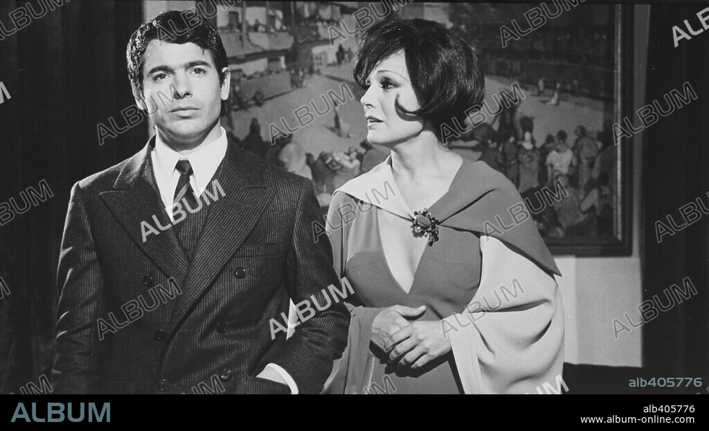 CARMEN SEVILLA y MIGUEL MATEO MIGUELIN en EL RELICARIO, 1970, dirigida por RAFAEL GIL. Copyright CORAL P.C.