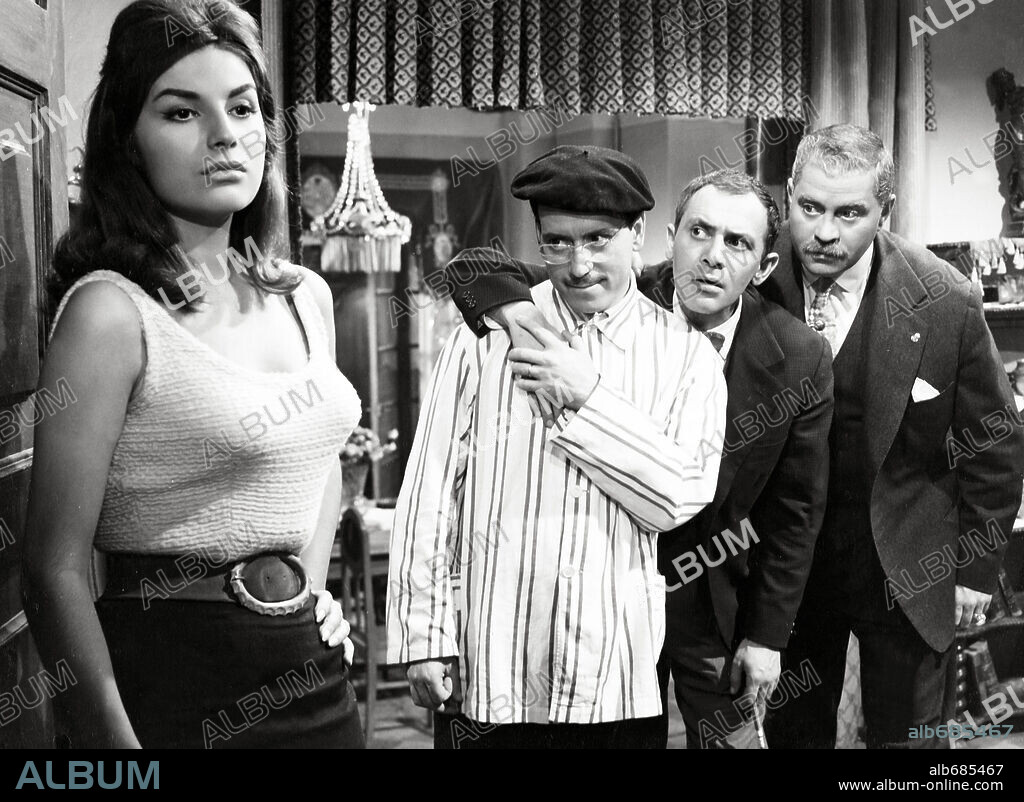 JOSE LUIS LOPEZ VAZQUEZ, JOSE LUIS OZORES and ROBERTO CAMARDIEL in UN ANGEL TUVO LA CULPA, 1960. Copyright FLORALVA-ALCOCER.