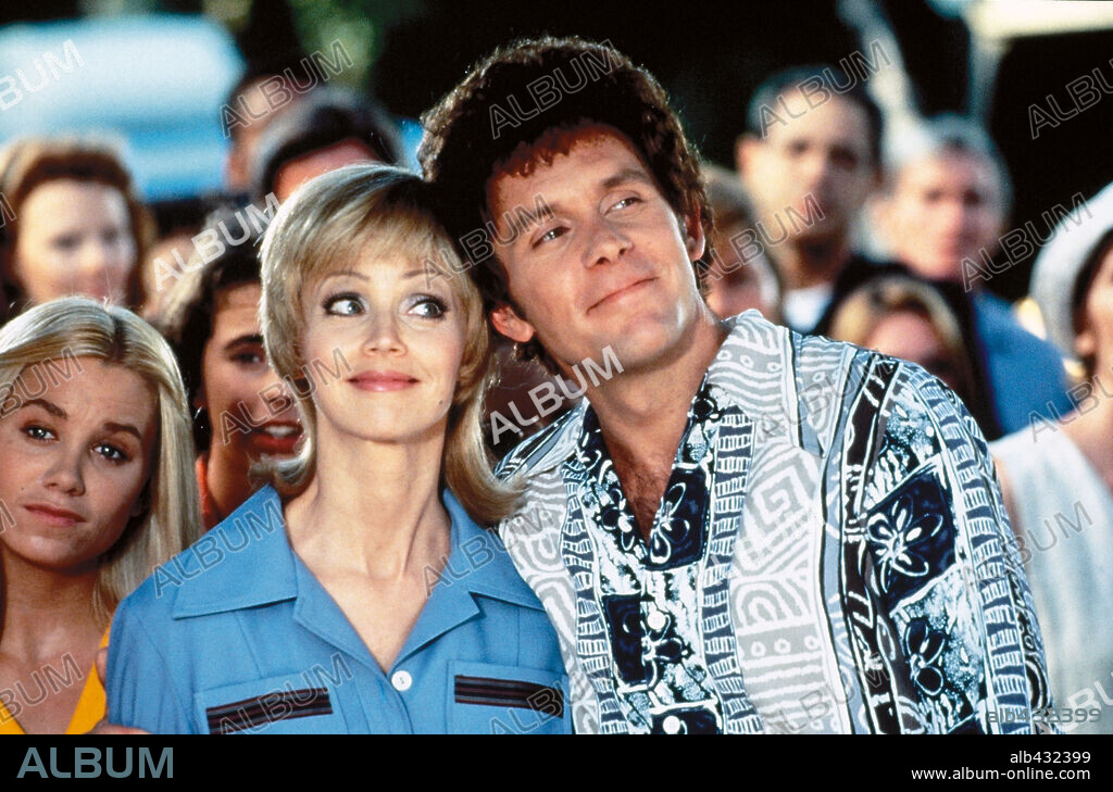 GARY COLE and SHELLEY LONG in THE BRADY BUNCH, 1995, directed by BETTY THOMAS. Copyright PARAMOUNT PICTURES.