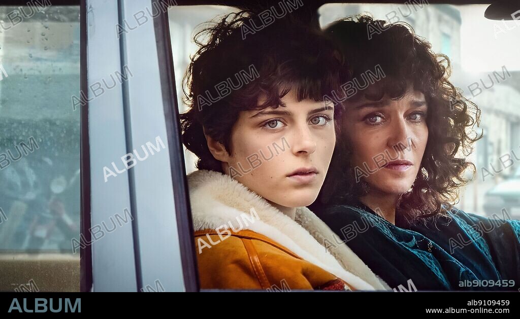 GIORDANA MARENGO and VALERIA GOLINO in THE LYING LIFE OF ADULTS, 2023 (LA VITA BUGIARDA DEGLI ADULTI), directed by EDOARDO DE ANGELIS. Copyright Fandango Produzione.