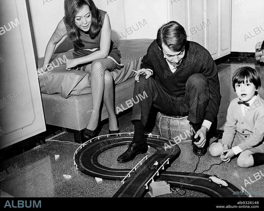 Fabrizio De Andre, Enrica Rignon and Cristiano De Andre, 1967.