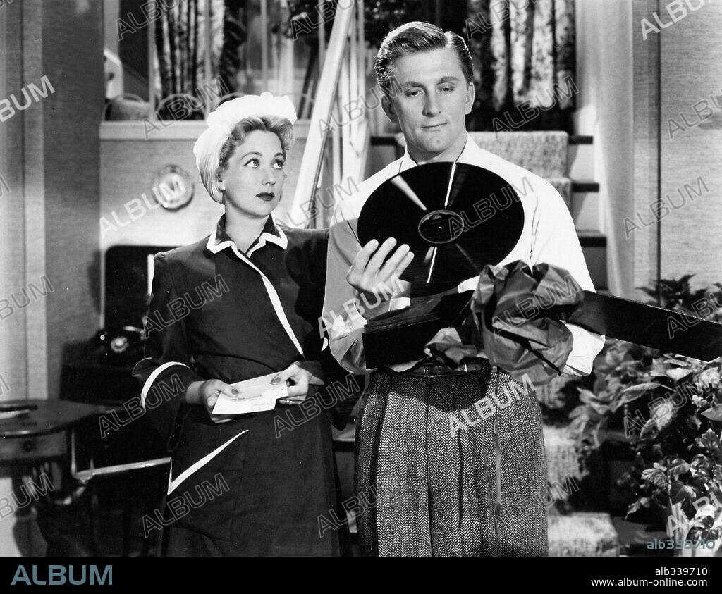 KIRK DOUGLAS en CARTA A TRES ESPOSAS, 1949 (A LETTER TO THREE WIVES), dirigida por JOSEPH L. MANKIEWICZ. Copyright 20TH CENTURY FOX.