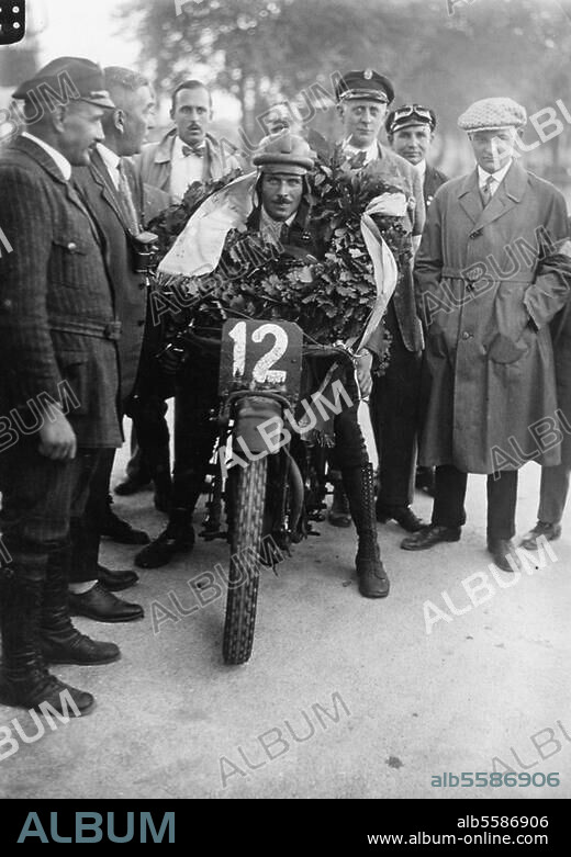 Verkehr:. Motorrad. Großer Preis von Deutschland für Motorräder auf der AVUS in Berlin: Reisdorf (Berlin) auf "Mabeco", Sieger in der Klasse für schwerste Maschinen. Foto, 20er Jahre.