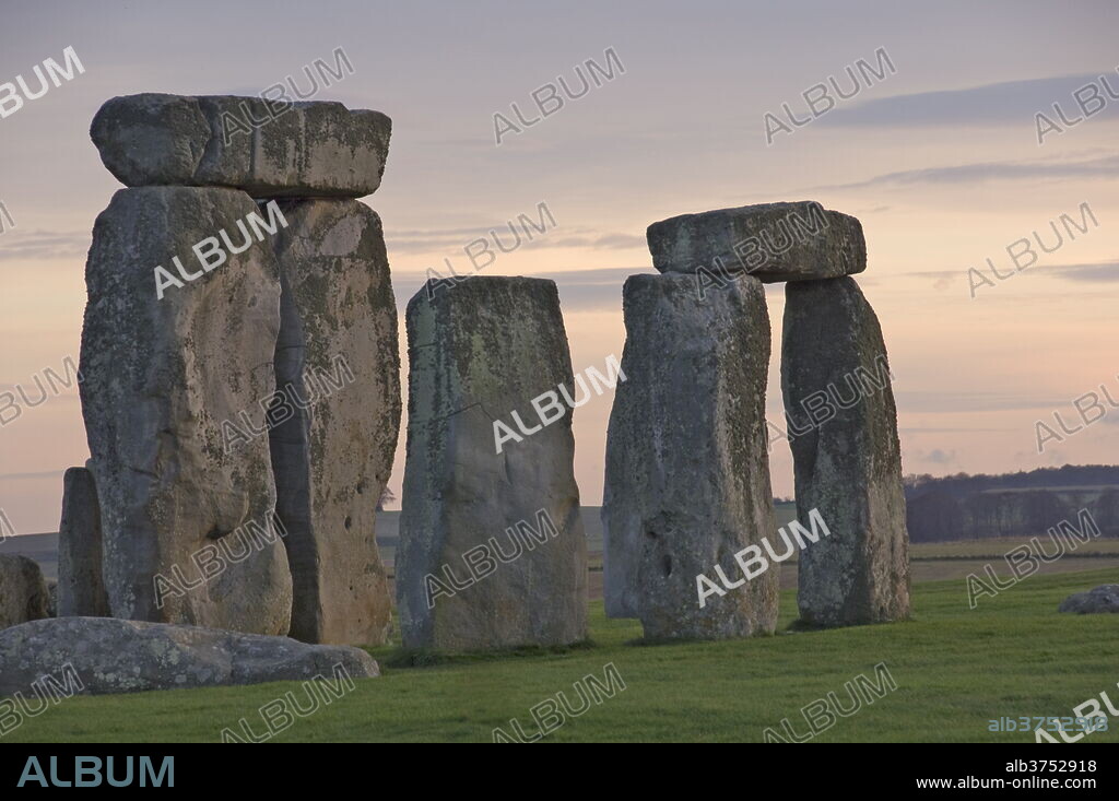 Stonehenge, UNESCO World Heritage Site, Wiltshire, England, United Kingdom, Europe.