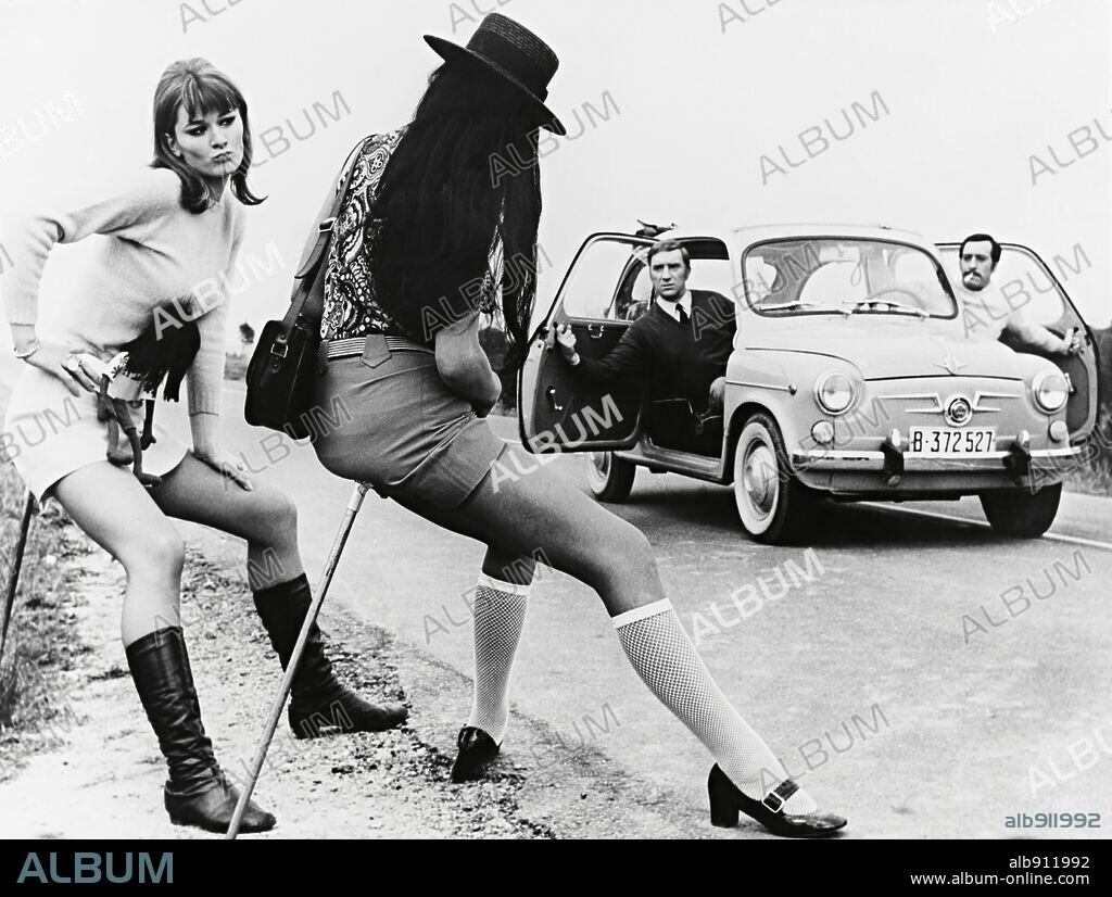 FERNANDO FERNAN GOMEZ y JOSE LUIS LOPEZ VAZQUEZ en ESTUDIO AMUEBLADO 2. P., 1969, dirigida por JOSE MARIA FORQUE. Copyright PRODUCCIONES CINEMATOGRAFICAS ORFEO.