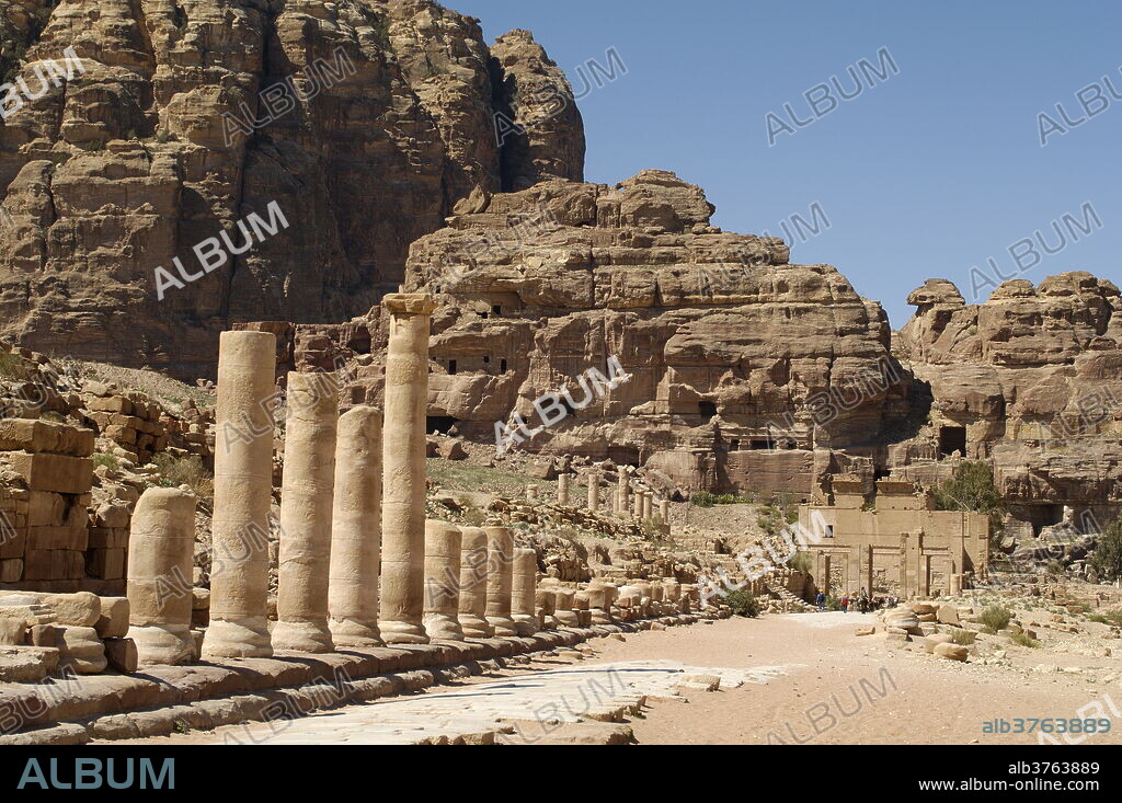 Colonnaded street, Petra, UNESCO World Heritage Site, Jordan, Middle East.