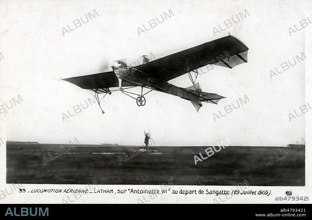 'Locomotion aerienne : LATHAM (1883-1912) sur 'Antoinette VII' au depart de Sangatte (29 juillet 1909)'. Photographie anonyme pour une carte postale. Credit : Collection IM/KHARBINE-TAPABOR.