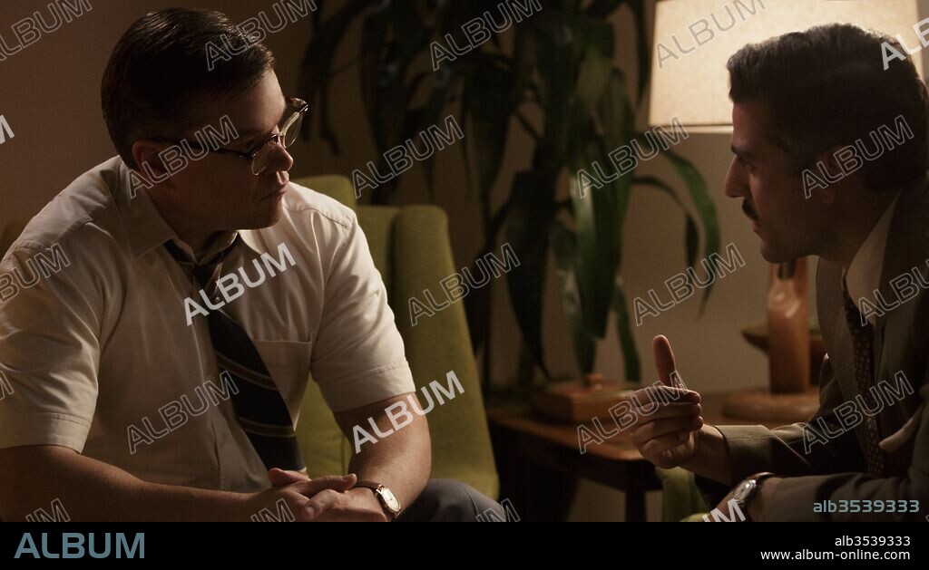 MATT DAMON and OSCAR ISAAC in SUBURBICON, 2017, directed by GEORGE CLOONEY. Copyright BLACK BEAR PICTURES.