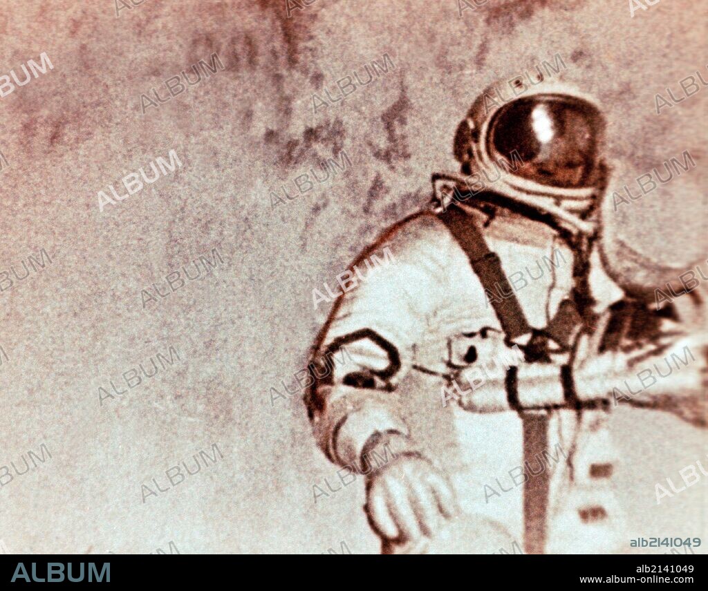 Soviet cosmonaut alexei leonov doing the world's first space walk (e, v, a,) during the voskhod 2 mission in 1965. 01/02/1965