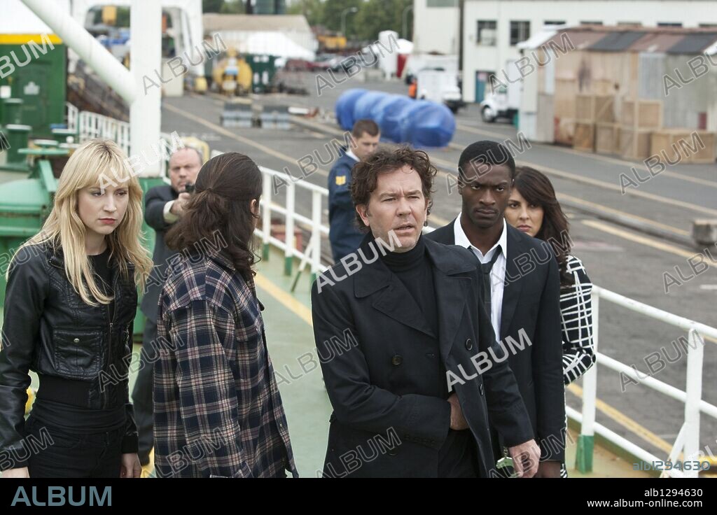 ALDIS HODGE, BETH RIESGRAF, CHRISTIAN KANE et TIMOTHY HUTTON dans LEVERAGE-TV, 2008. Copyright ELECTRIC ENTERTAINMENT.