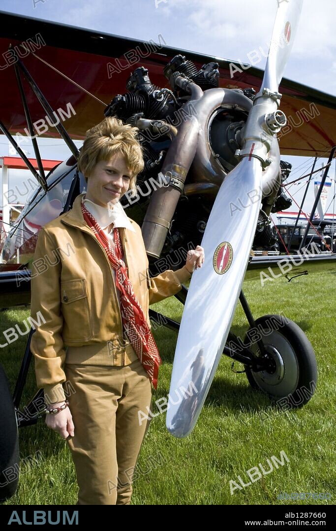 HILARY SWANK in AMELIA, 2009, directed by MIRA NAIR. Copyright FOX SEARCHLIGHT PICTURES.