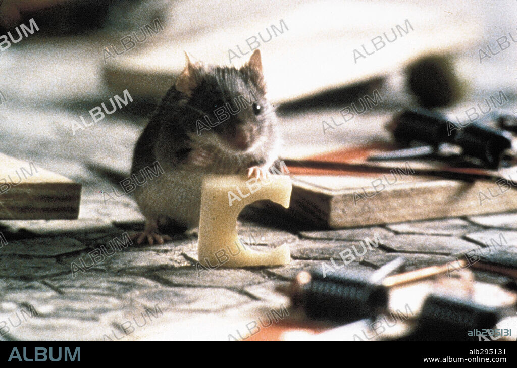 UN RATONCITO DURO DE ROER, 1997 (MOUSEHUNT), dirigida por GORE VERBINSKI. Copyright TM & DREAMWORKS.