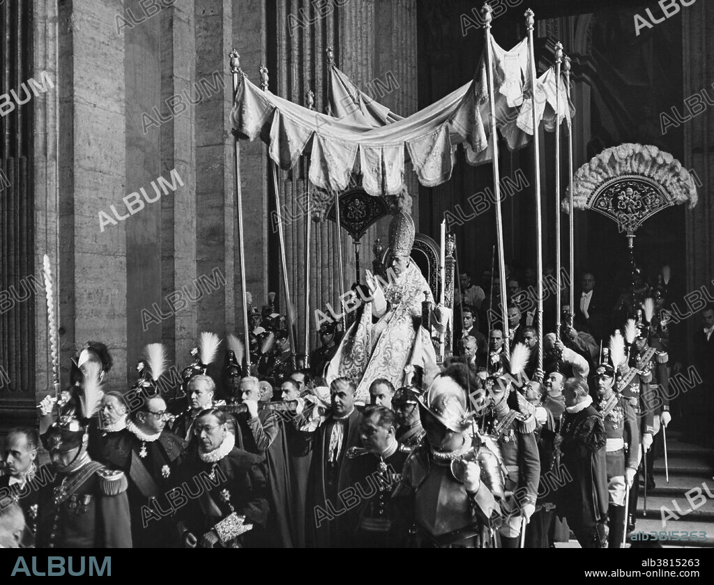 Pope Pius XII, being carried in a sedia gestatoria.