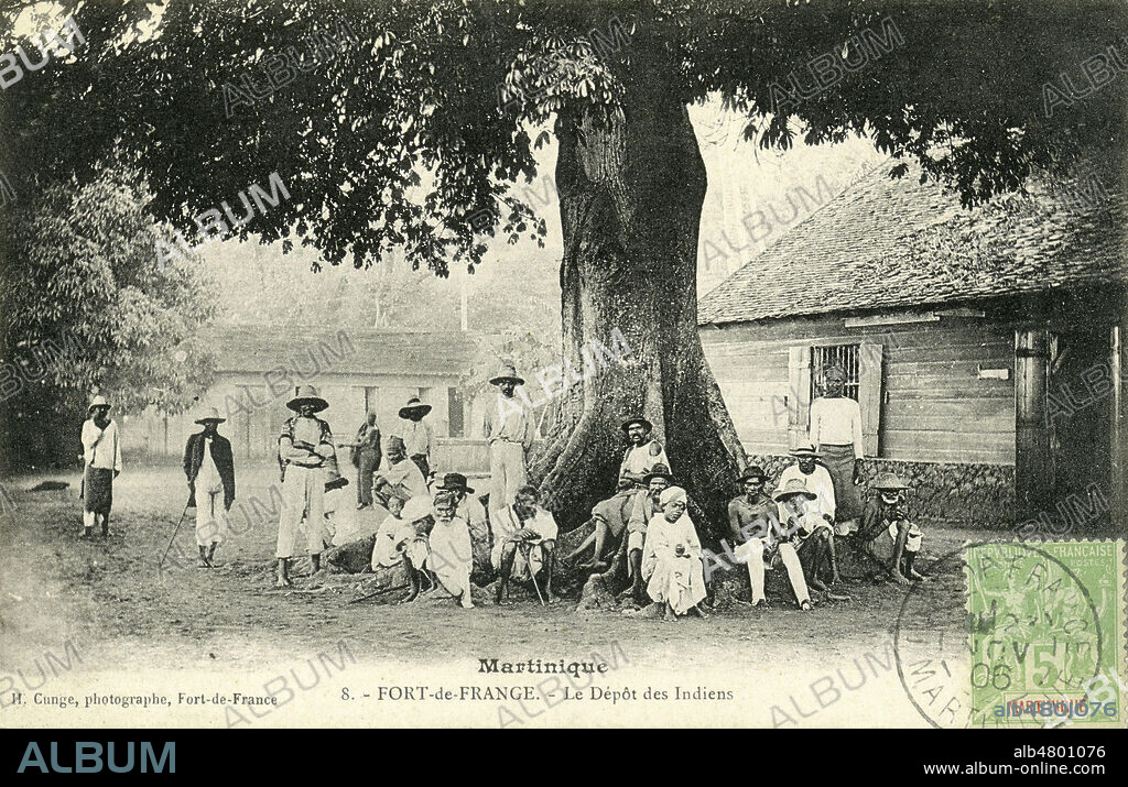 'Martinique. Fort-de-France : le depot des indiens'. Photographie par Cunge pour une carte postale vers 1906. Credit : Collection IM/KHARBINE-TAPABOR.