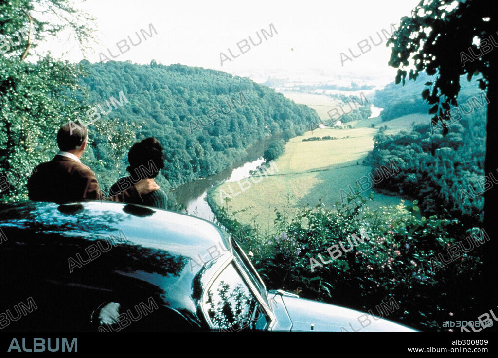 TIERRAS DE PENUMBRA, 1993 (SHADOWLANDS), dirigida por RICHARD ATTENBOROUGH. Copyright SAVOY PICTURES.