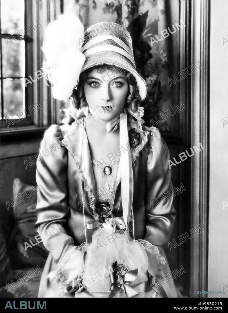 MARION DAVIES in QUALITY STREET, 1927, directed by SIDNEY FRANKLIN. Copyright M.G.M.