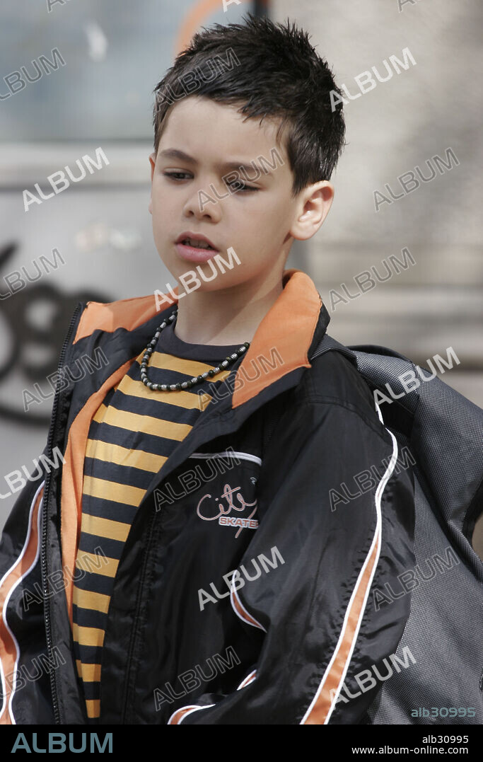AZZDINE BENAJI en LOS TOTENWACKERS, 2007, dirigida por IBON CORMENZANA. Copyright ARCADIA MOTION PICTURES/FILMANOVA INVEST/FUTURE FILMS LTD.