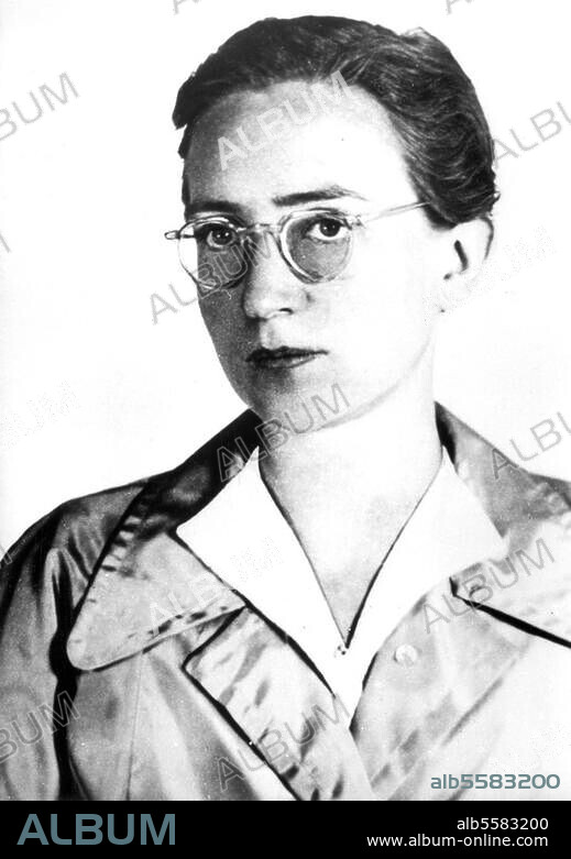 Coppi, Hilde Anti-Fascist Resistance fighter, wife of Hans Coppi and also a member of the Schulze-Boysen-Harnack organisation, 30.5.1909 - (executed in Berlin-Plötzensee) 5.8.1943. Portrait. Photo, c. 1940.