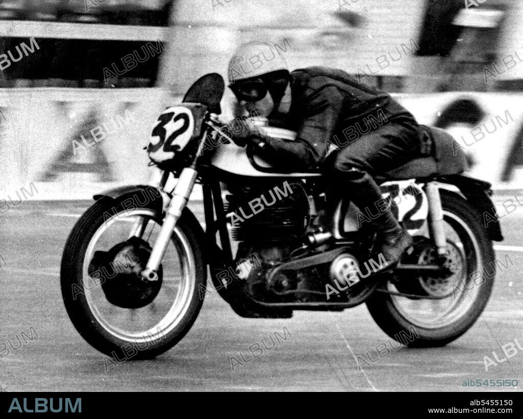 International Festival Of Motor Sport -- Ken Kavanagh, of Australia, winner of the British Championship Junior Motor-Cycle Race, Seen leading the field.
Ken Kavanagh, of Australia, riding A Norton, won the British Championship Junior Motor-Cycle Race over 36 miles at Boreham, Essex, today. Les Graham, on an M.V.Agusta, was second, and Robin Sherry (A.U.S.) third. August 04, 1952. (Photo by Paul Popper Photo).