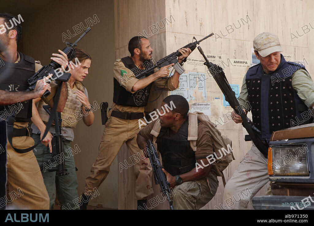 ALI SULIMAN, CHRIS COOPER, JAMIE FOXX und JENNIFER GARNER in THE KINGDOM, 2007, unter der Regie von PETER BERG. Copyright UNIVERSAL PICTURES/FORWARD PASS/FILM 44/RELATIVITY MEDIA.