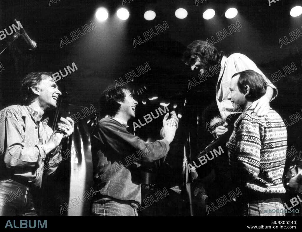 3 marzo 1983. Concierto de los Cantautores Luis Eduardo Aute, Teddy Bautista, Joan Manuel Serrat, Pablo milanés y Silvio Rodríguez en el teatro Salamanca de Madrid.