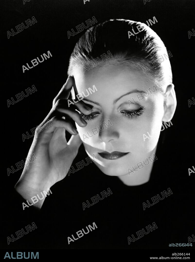 GRETA GARBO in MATA HARI, 1931, directed by GEORGE FITZMAURICE. Copyright M.G.M / BULL, CLARENCE SINCLAIR.