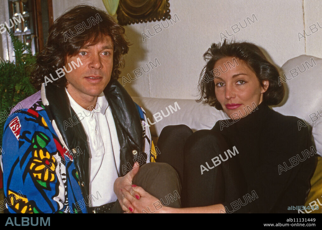 Pop singer Jürgen Drews with girlfriend Micheline Greub in the living room in Dülmen, Germany 1988. (original german headline: Jürgen Drews).