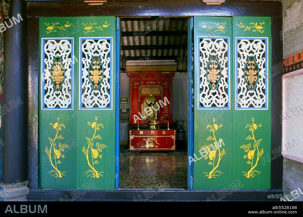 The small but historic town of Hoi An is located on the Thu Bon River 30km (18 miles) south of Danang. During the time of the Nguyen Lords (1558 - 1777) and even under the first Nguyen Emperors, Hoi An - then known as Faifo - was an important port, visited regularly by shipping from Europe and all over the East. By the late 19th Century the silting up of the Thu Bon River and the development of nearby Danang had combined to make Hoi An into a backwater. This obscurity saved the town from serious fighting during the wars with France and the USA, so that at the time of reunification in 1975 it was a forgotten and impoverished fishing port lost in a time warp.