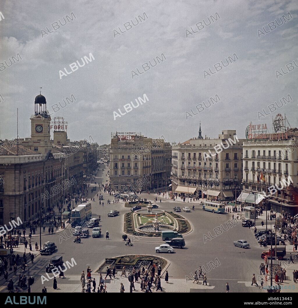 PUERTA DEL SOL - FOTO AÑOS 60.